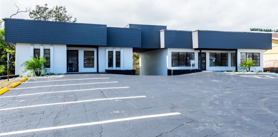 Immobilier commercial à Port Richey, Floride 422.15 m2 № 1551327