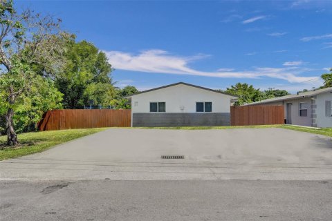 Commercial property in Pompano Beach, Florida 153.29 sq.m. № 2245303