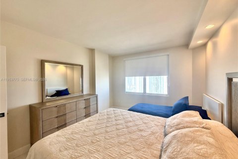 Condo in Hallandale Beach, Florida, 2 bedrooms  № 2053103 - photo 18