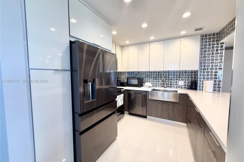 Condo in Hallandale Beach, Florida, 2 bedrooms  № 2053103 - photo 6