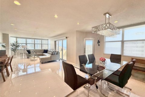 Condo in Hallandale Beach, Florida, 2 bedrooms  № 2053103