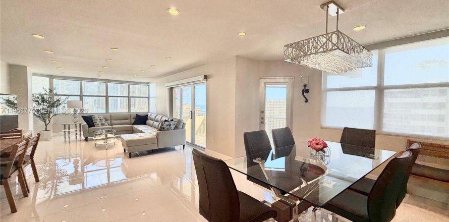 Condo in Hallandale Beach, Florida, 2 bedrooms  № 2053103