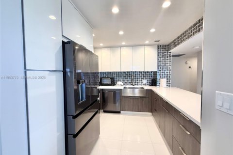 Condo in Hallandale Beach, Florida, 2 bedrooms  № 2053103 - photo 7