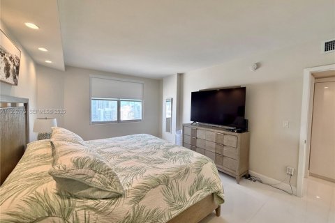 Condo in Hallandale Beach, Florida, 2 bedrooms  № 2053103 - photo 14