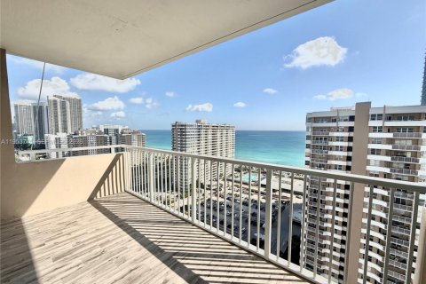 Condo in Hallandale Beach, Florida, 2 bedrooms  № 2053103 - photo 2