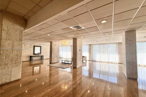 Condo in Hallandale Beach, Florida, 2 bedrooms  № 2053103 - photo 24