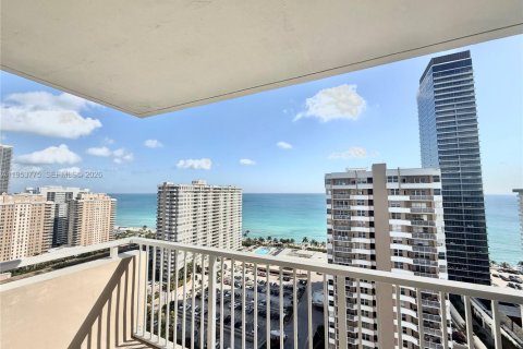 Condo in Hallandale Beach, Florida, 2 bedrooms  № 2053103 - photo 21