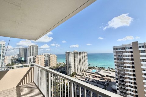 Condo in Hallandale Beach, Florida, 2 bedrooms  № 2053103 - photo 20