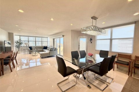 Condo in Hallandale Beach, Florida, 2 bedrooms  № 2053103 - photo 5