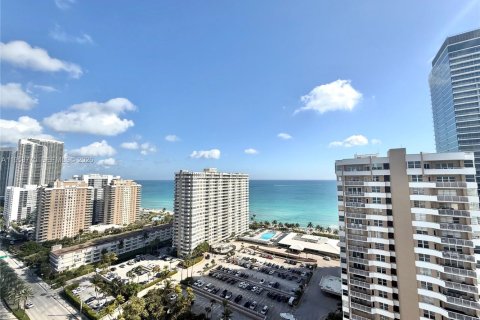Condo in Hallandale Beach, Florida, 2 bedrooms  № 2053103 - photo 23