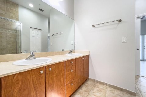 Townhouse in Lighthouse Point, Florida 2 bedrooms, 131.36 sq.m. № 2401249 - photo 14