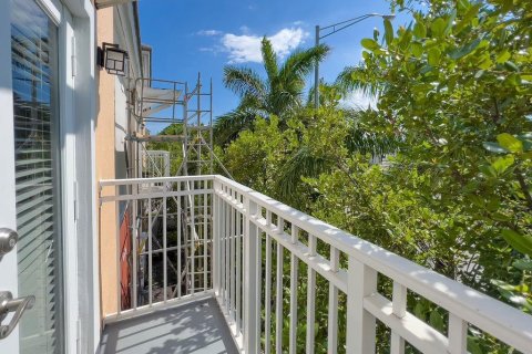 Townhouse in Lighthouse Point, Florida 2 bedrooms, 131.36 sq.m. № 2401249 - photo 10