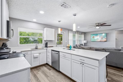 Villa ou maison à vendre à Apollo Beach, Floride: 4 chambres, 133.78 m2 № 2237921 - photo 8