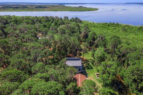 House in Lady Lake, Florida 4 bedrooms, 224.45 sq.m. № 2104629 - photo 2