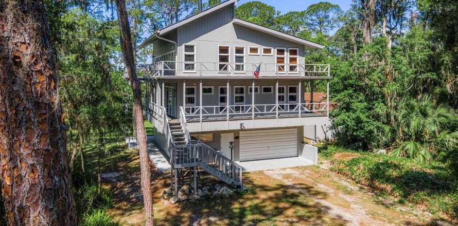 House in Lady Lake, Florida 4 bedrooms, 224.45 sq.m. № 2104629