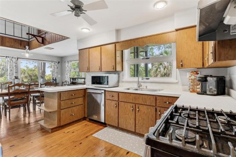 House in Lady Lake, Florida 4 bedrooms, 224.45 sq.m. № 2104629 - photo 19