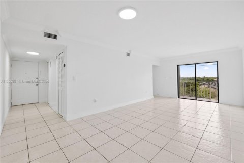 Condo in Miami, Florida, 3 bedrooms  № 1676698 - photo 9