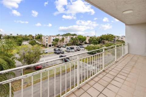Condo in Miami, Florida, 3 bedrooms  № 1676698 - photo 18