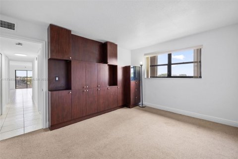 Condo in Miami, Florida, 3 bedrooms  № 1676698 - photo 23