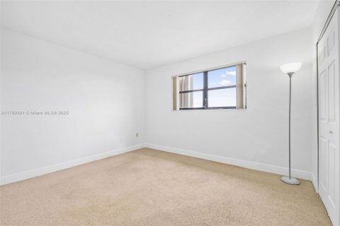 Condo in Miami, Florida, 3 bedrooms  № 1676698 - photo 20