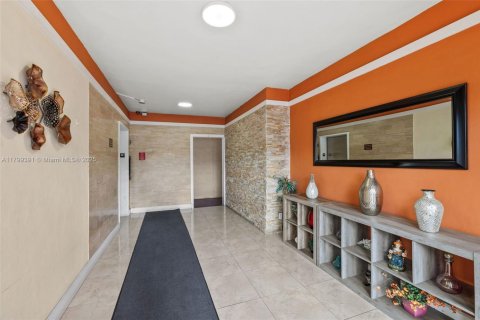 Condo in Miami, Florida, 3 bedrooms  № 1676698 - photo 6