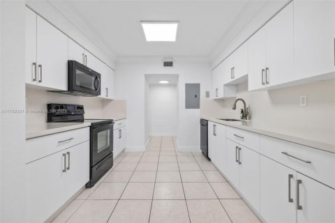 Condo in Miami, Florida, 3 bedrooms  № 1676698 - photo 12