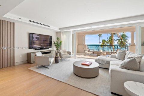 Condo in Miami Beach, Florida, 3 bedrooms  № 1991234 - photo 1