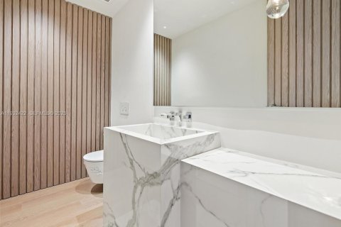 Condo in Miami Beach, Florida, 3 bedrooms  № 1991234 - photo 25