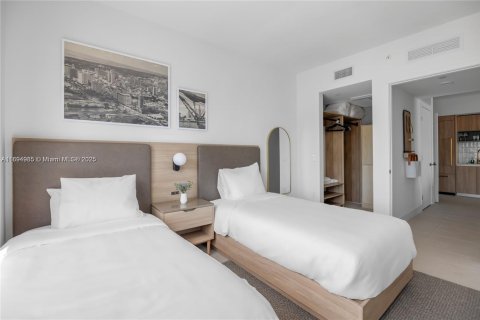 Condo in Miami, Florida, 3 bedrooms  № 2013073 - photo 27