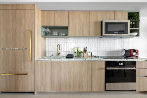 Condo in Miami, Florida, 3 bedrooms  № 2013073 - photo 8