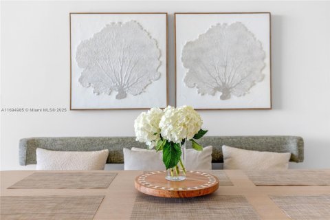 Condo in Miami, Florida, 3 bedrooms  № 2013073 - photo 7