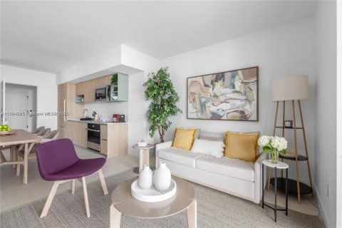 Condo in Miami, Florida, 3 bedrooms  № 2013073 - photo 2