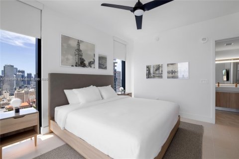 Condo in Miami, Florida, 3 bedrooms  № 2013073 - photo 15