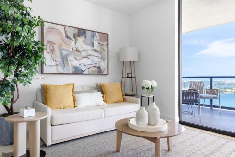 Condo in Miami, Florida, 3 bedrooms  № 2013073