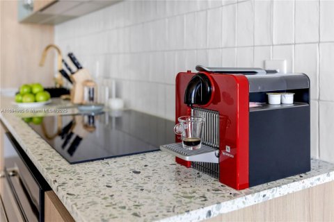 Condo in Miami, Florida, 3 bedrooms  № 2013073 - photo 12