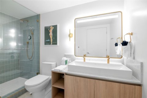 Condo in Miami, Florida, 3 bedrooms  № 2013073 - photo 18