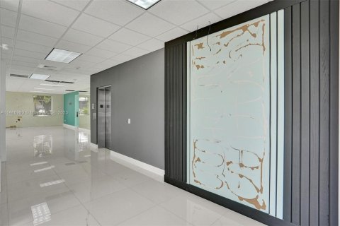 Купить коммерческую недвижимость в Мирамар, Флорида № 1965632 - фото 4