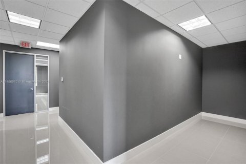 Купить коммерческую недвижимость в Мирамар, Флорида № 1965632 - фото 20