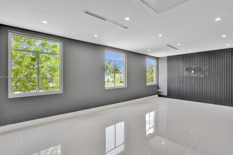 Купить коммерческую недвижимость в Мирамар, Флорида № 1965632 - фото 15