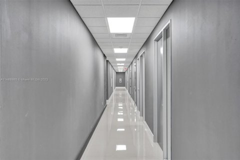 Купить коммерческую недвижимость в Мирамар, Флорида № 1965632 - фото 29