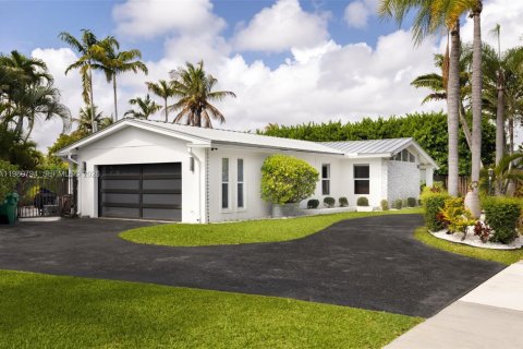 Casa en venta en Palmetto Bay, Florida, 4 dormitorios, 181.44 m2 № 2056573 - foto 2