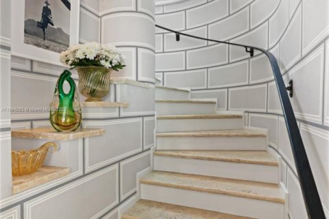 Casa en venta en Miami Beach, Florida, 4 dormitorios, 358.32 m2 № 1949947 - foto 28