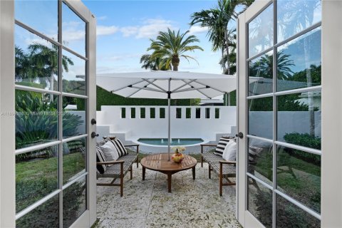 Casa en venta en Miami Beach, Florida, 4 dormitorios, 358.32 m2 № 1949947 - foto 14