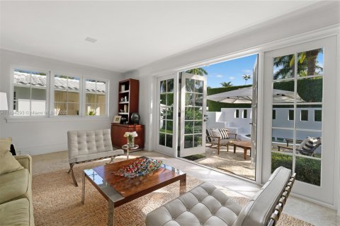 Casa en venta en Miami Beach, Florida, 4 dormitorios, 358.32 m2 № 1949947 - foto 13