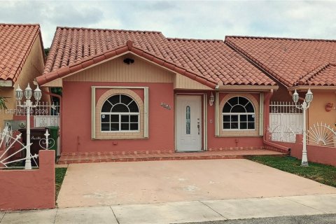 Casa en Hialeah, Florida 3 dormitorios, 108.14 m2 № 2001873