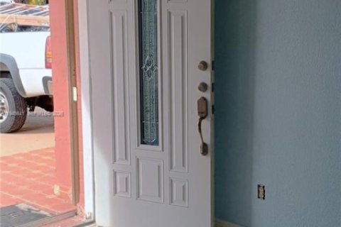 Casa en venta en Hialeah, Florida, 3 dormitorios, 108.14 m2 № 2001873 - foto 7