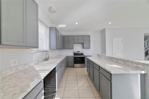House in Kissimmee, Florida 5 bedrooms, 321.44 sq.m. № 1880866 - photo 9