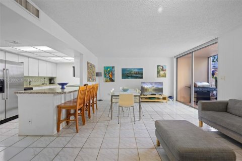 Adosado en alquiler en Hallandale Beach, Florida, 3 dormitorios, 162.58 m2 № 2085993 - foto 6