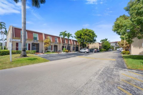 Adosado en alquiler en Hallandale Beach, Florida, 3 dormitorios, 162.58 m2 № 2085993 - foto 2