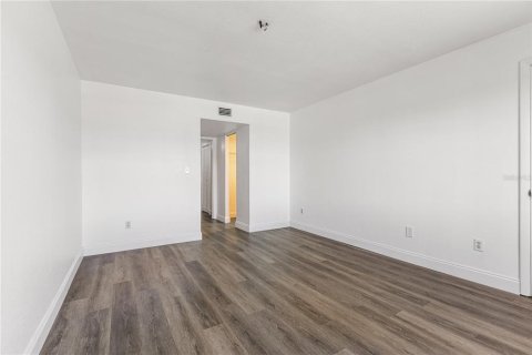 Купить кондоминиум в Сент-Питерсберг, Флорида 5 комнат, 96.15м2, № 2097550 - фото 14